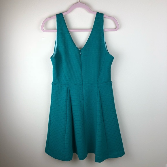 Metaphor - Green V Neck Skater Dress- Size M/M - Picture 2 of 2